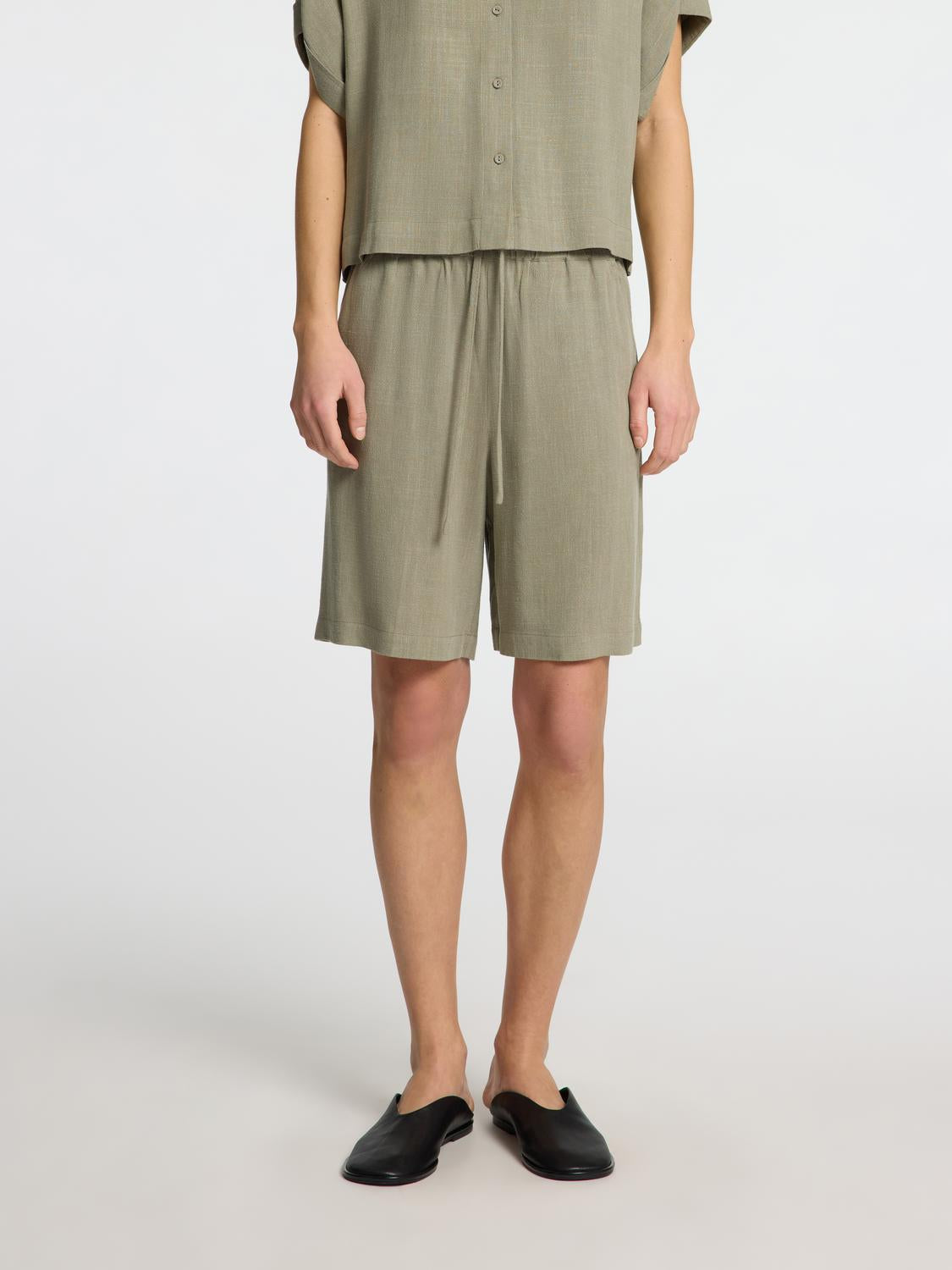model_shot-front
