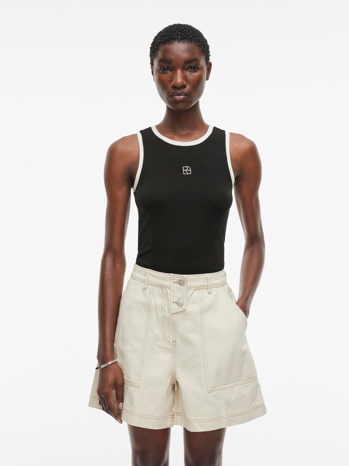 model_shot-front
