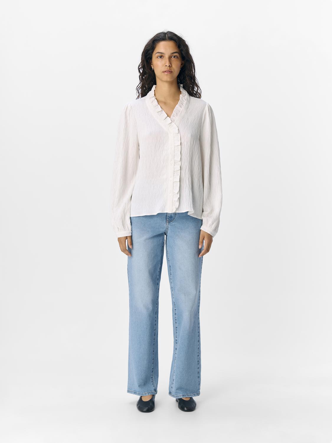 model_shot-front_full