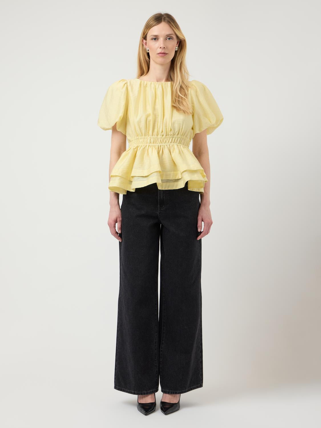 model_shot-front_full