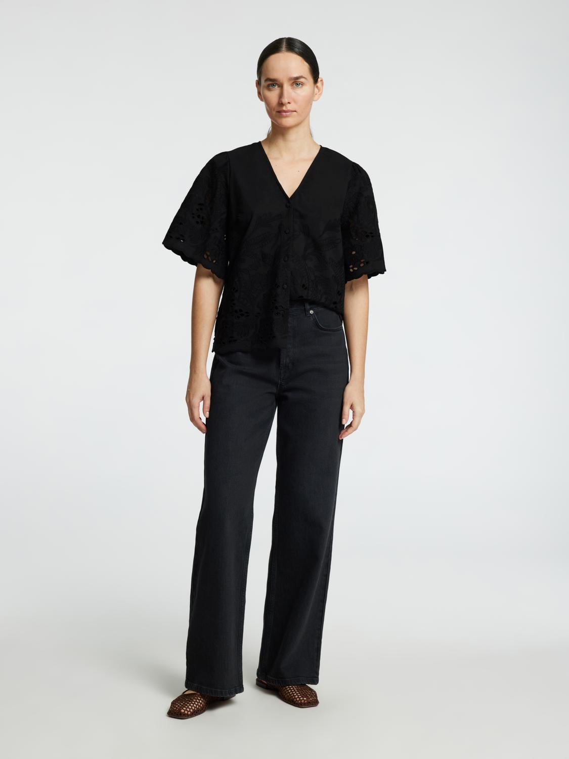 model_shot-front_full