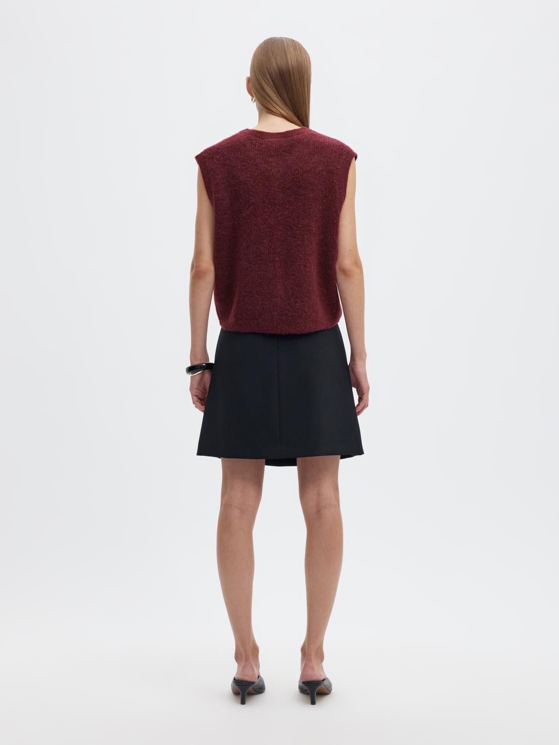 model_shot-back