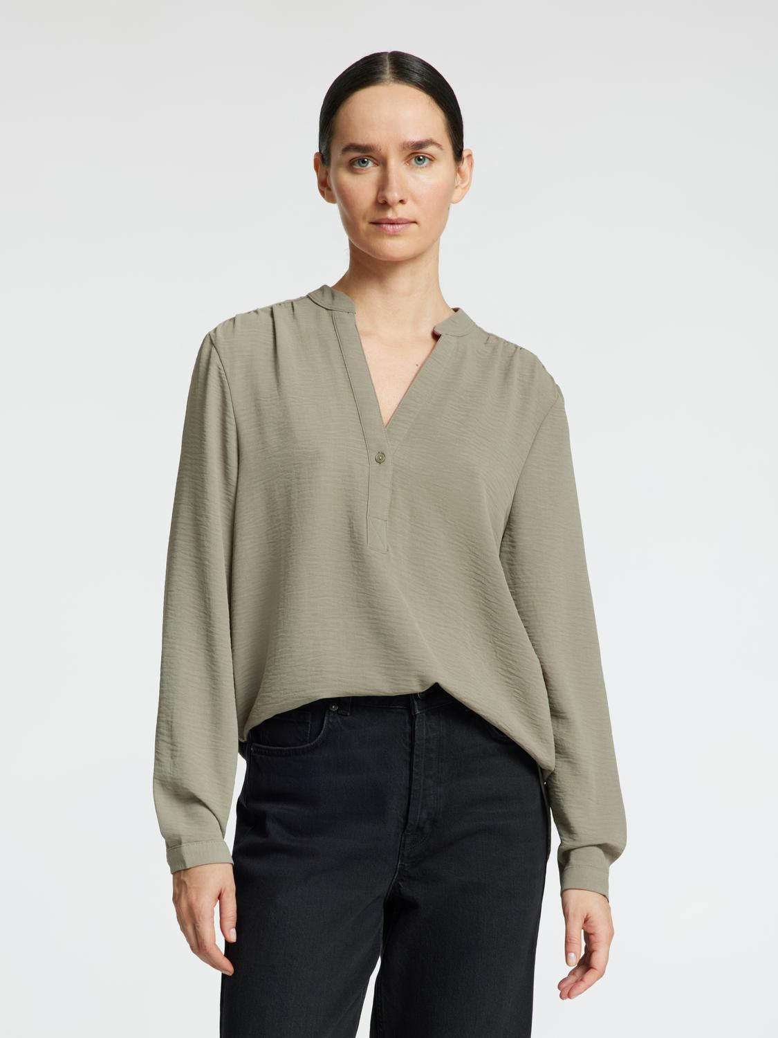 model_shot-front