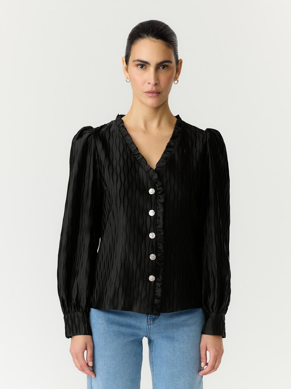 model_shot-front