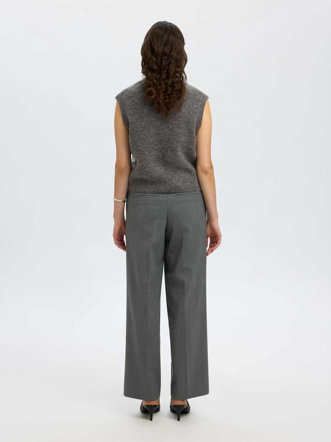 model_shot-back