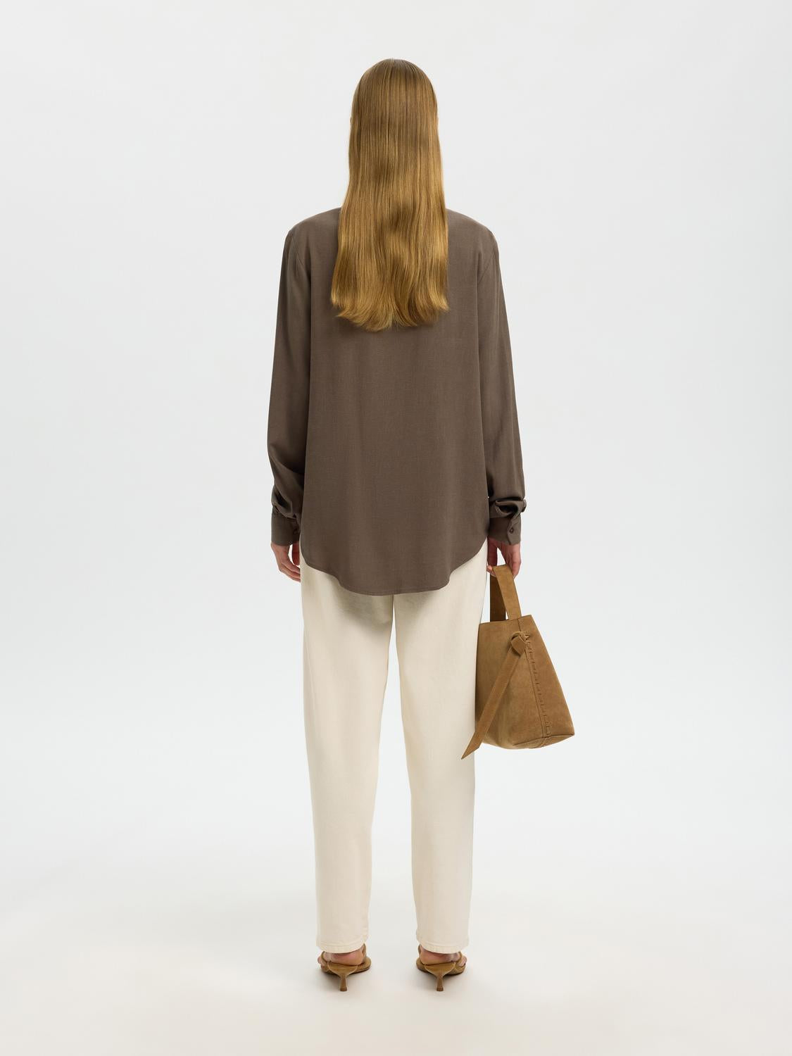 model_shot-back