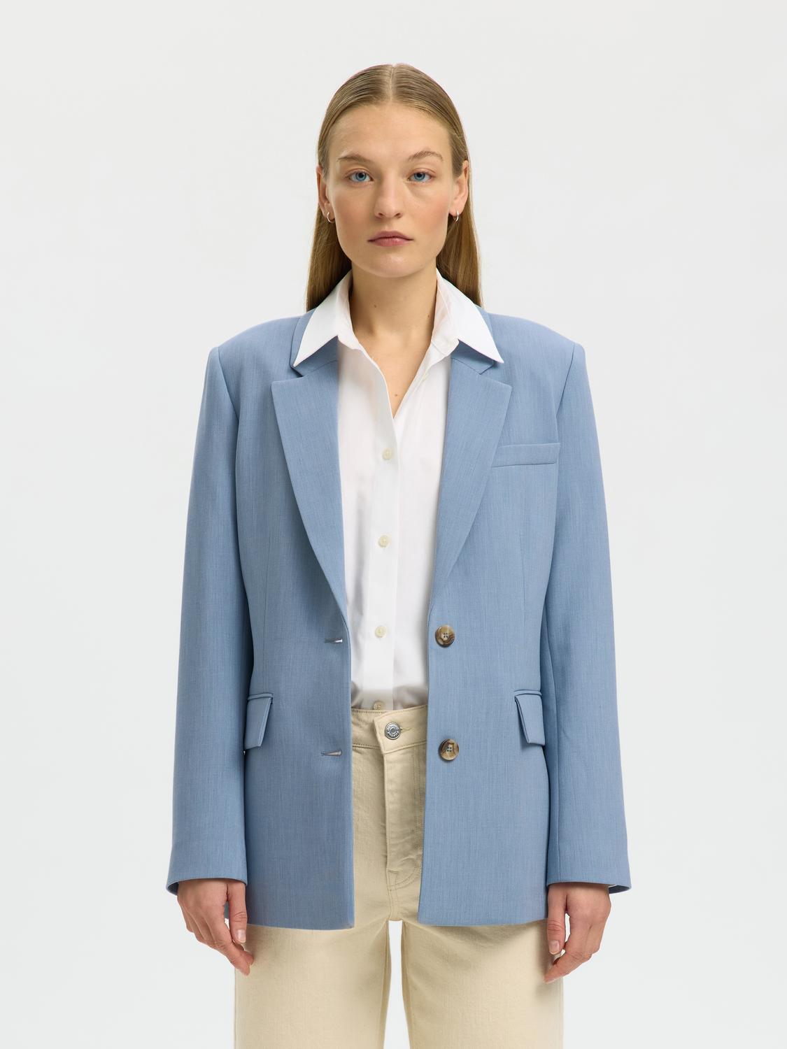 model_shot-front