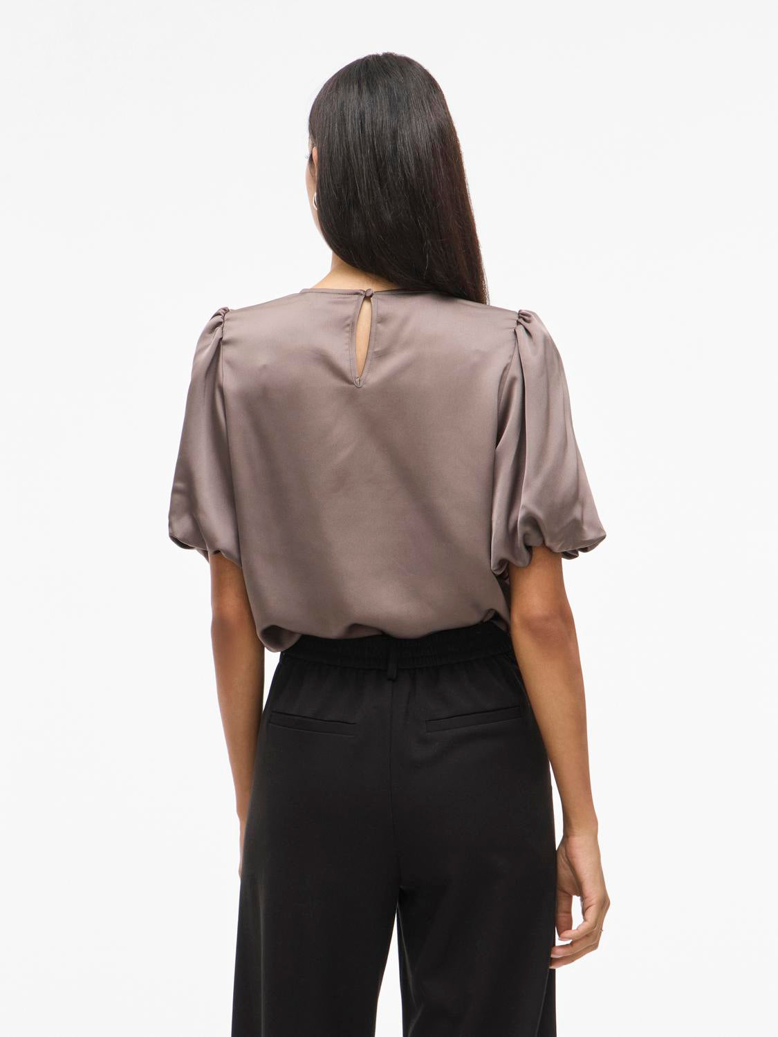 model_shot-back