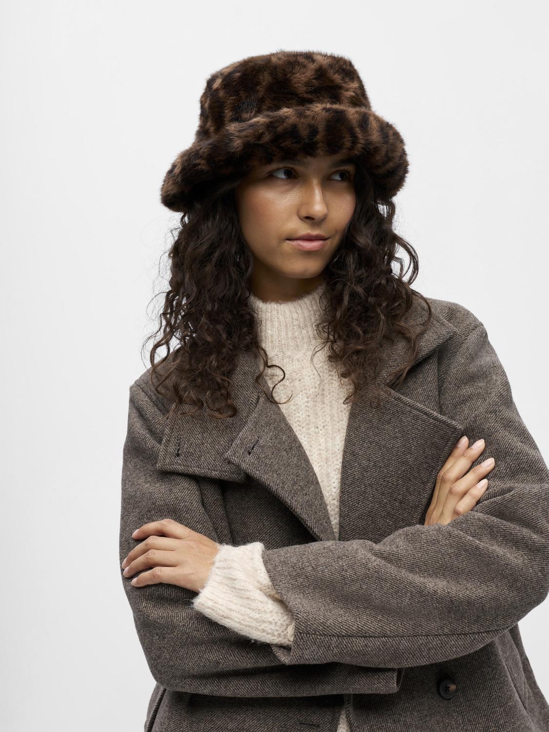 model_shot-front_full