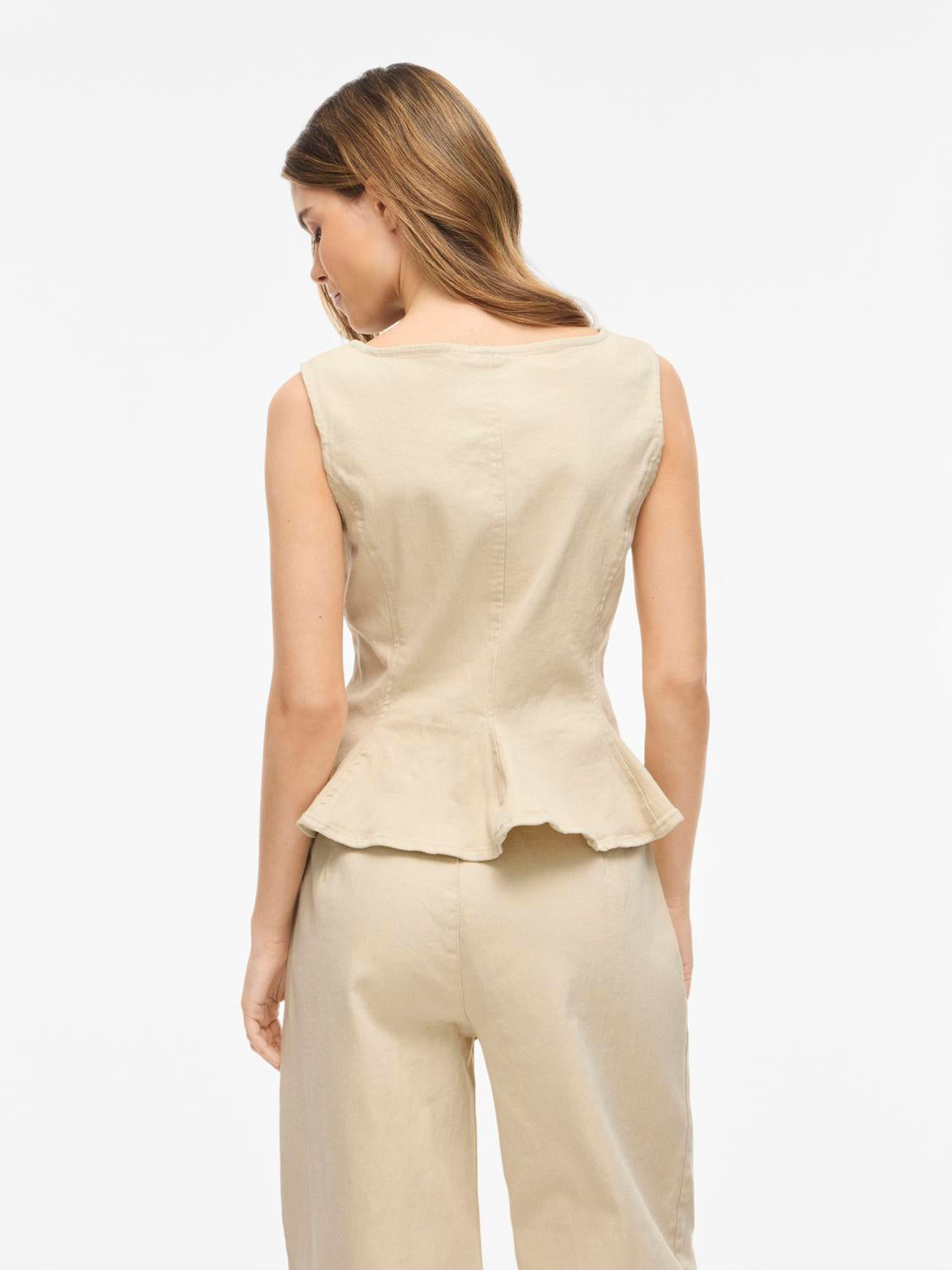 model_shot-back
