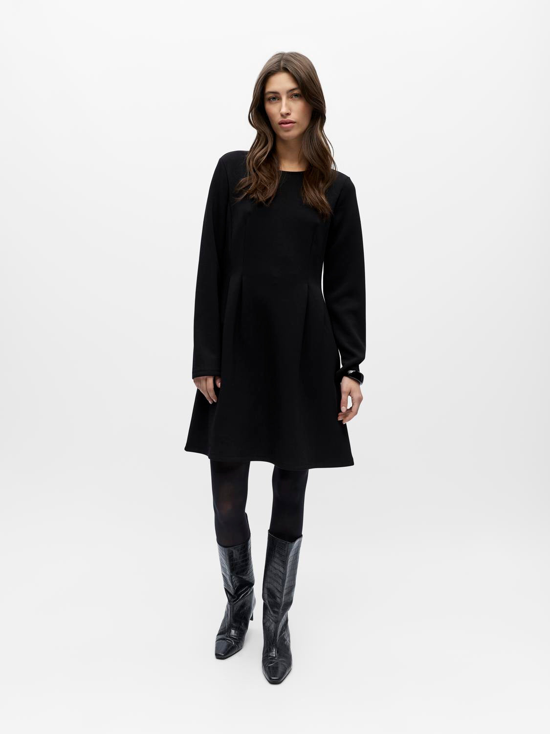 model_shot-front_full