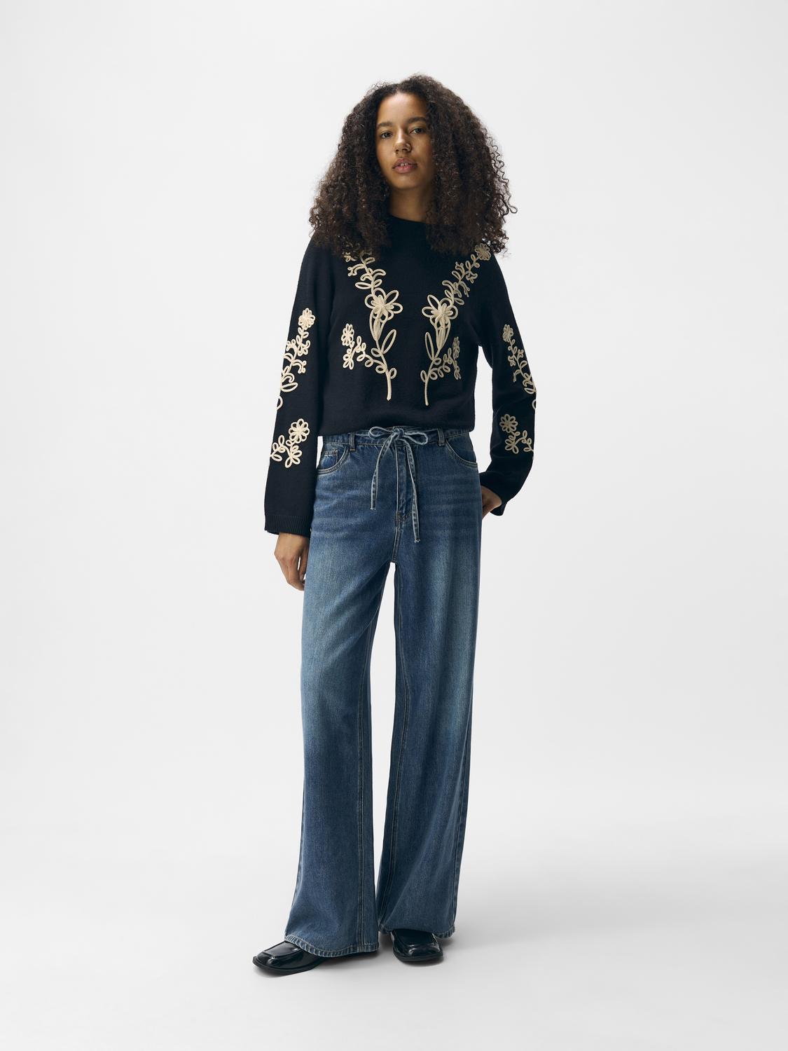 model_shot-front_full