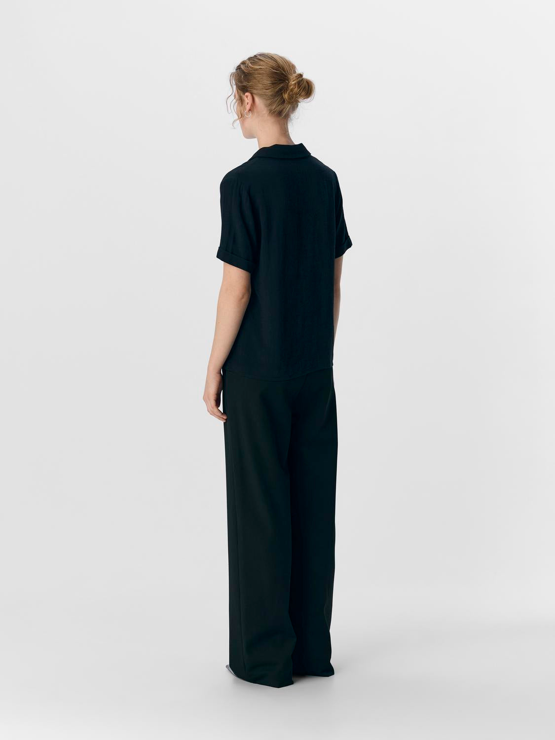 model_shot-back