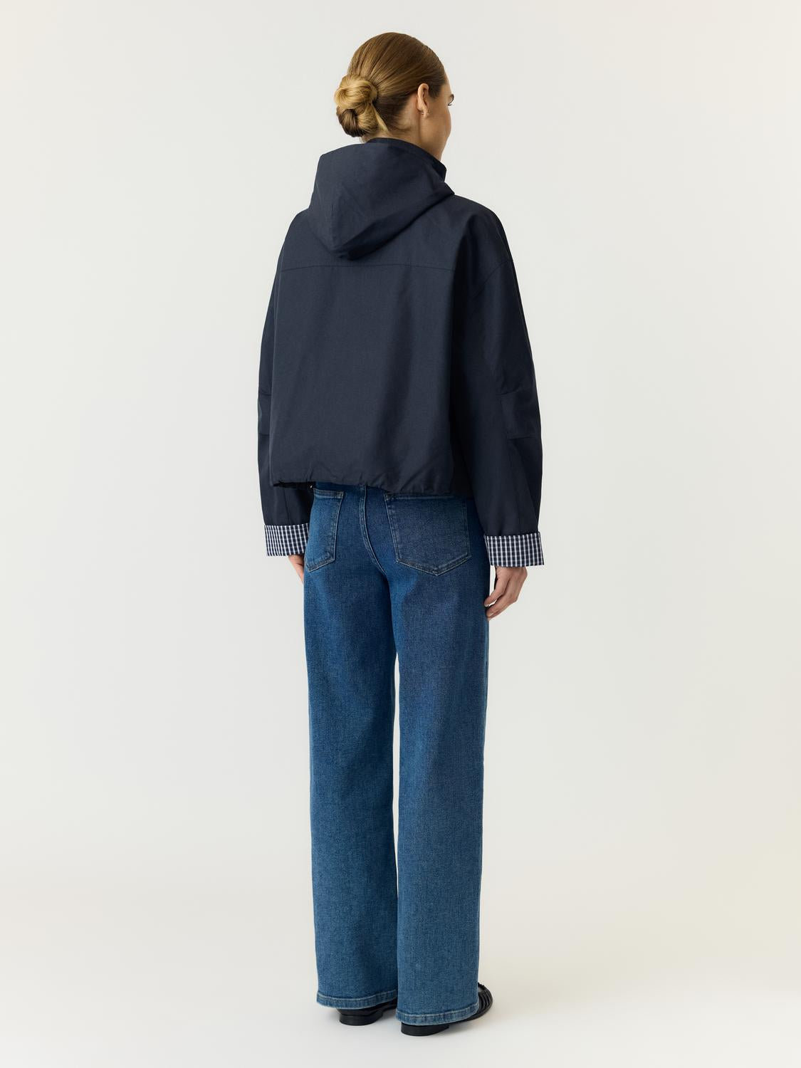 model_shot-back