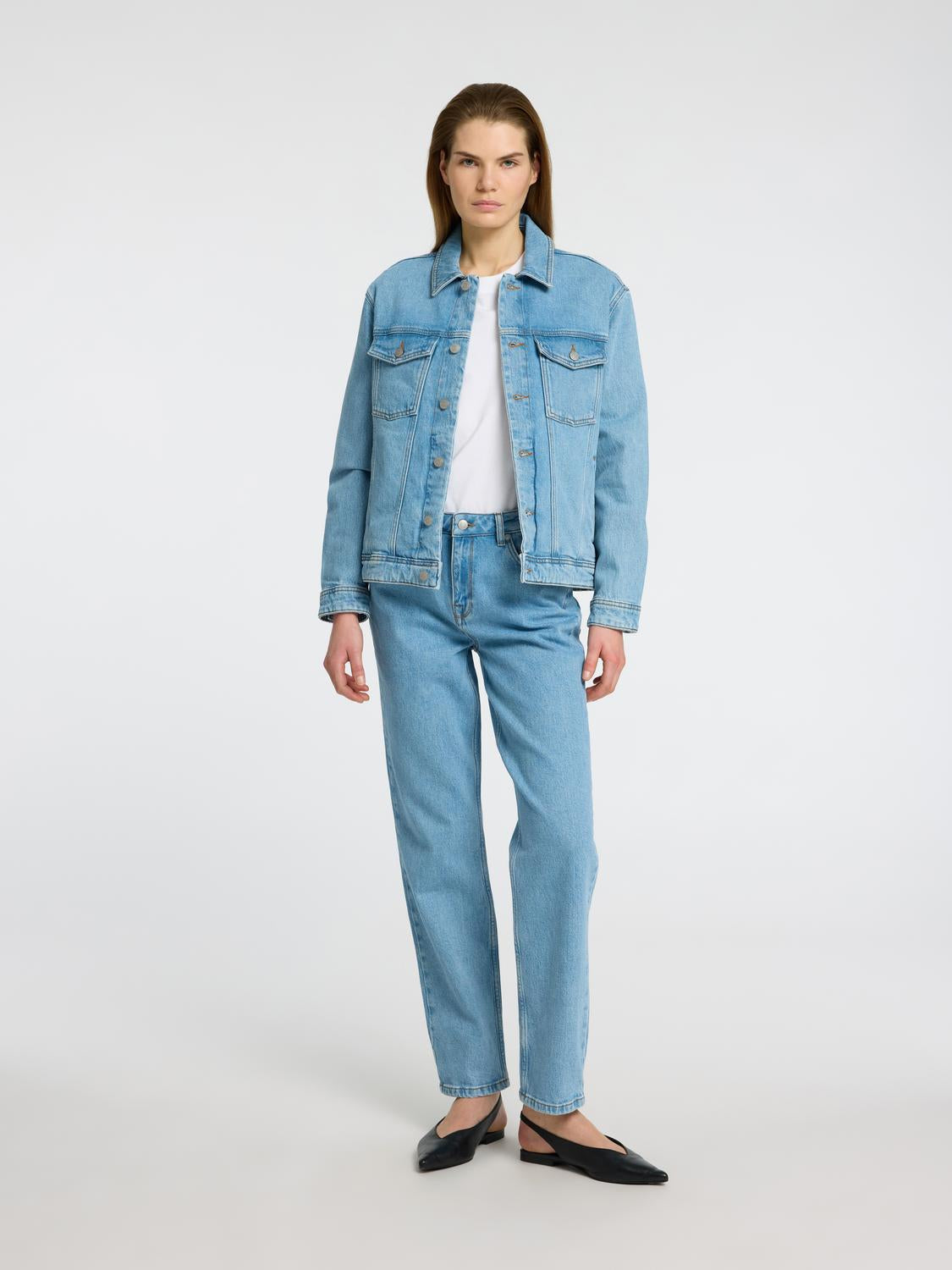 model_shot-front_full