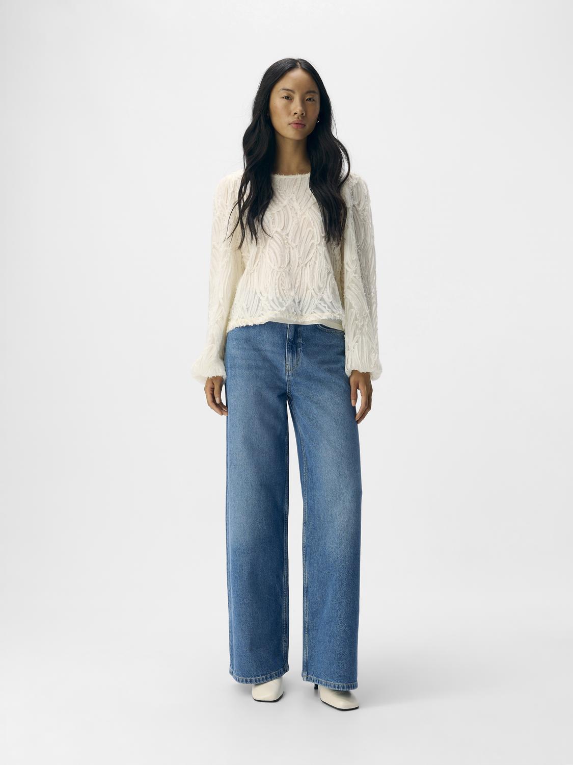 model_shot-front_full