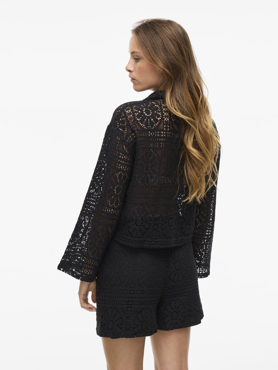 model_shot-back