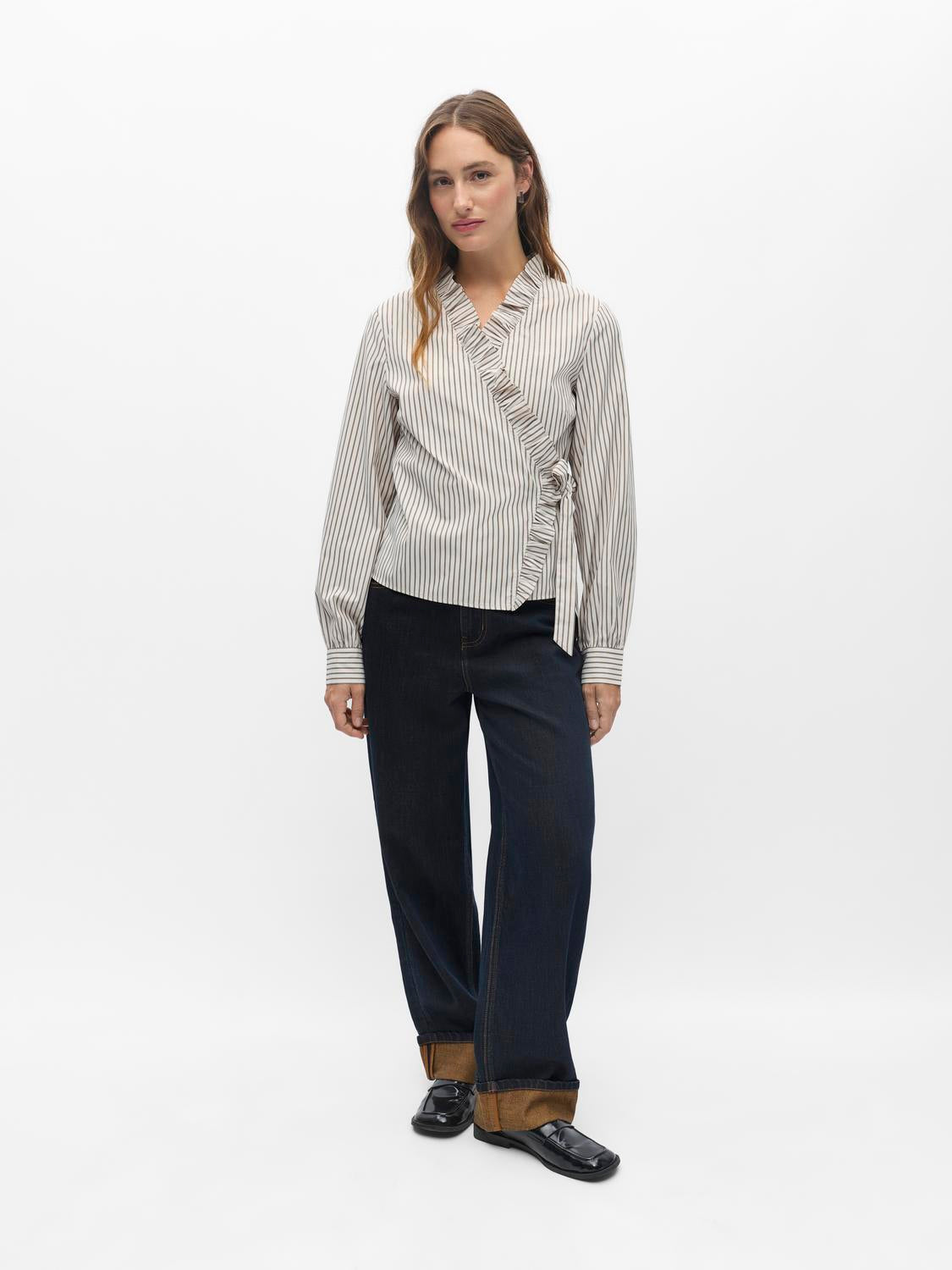 model_shot-front_full