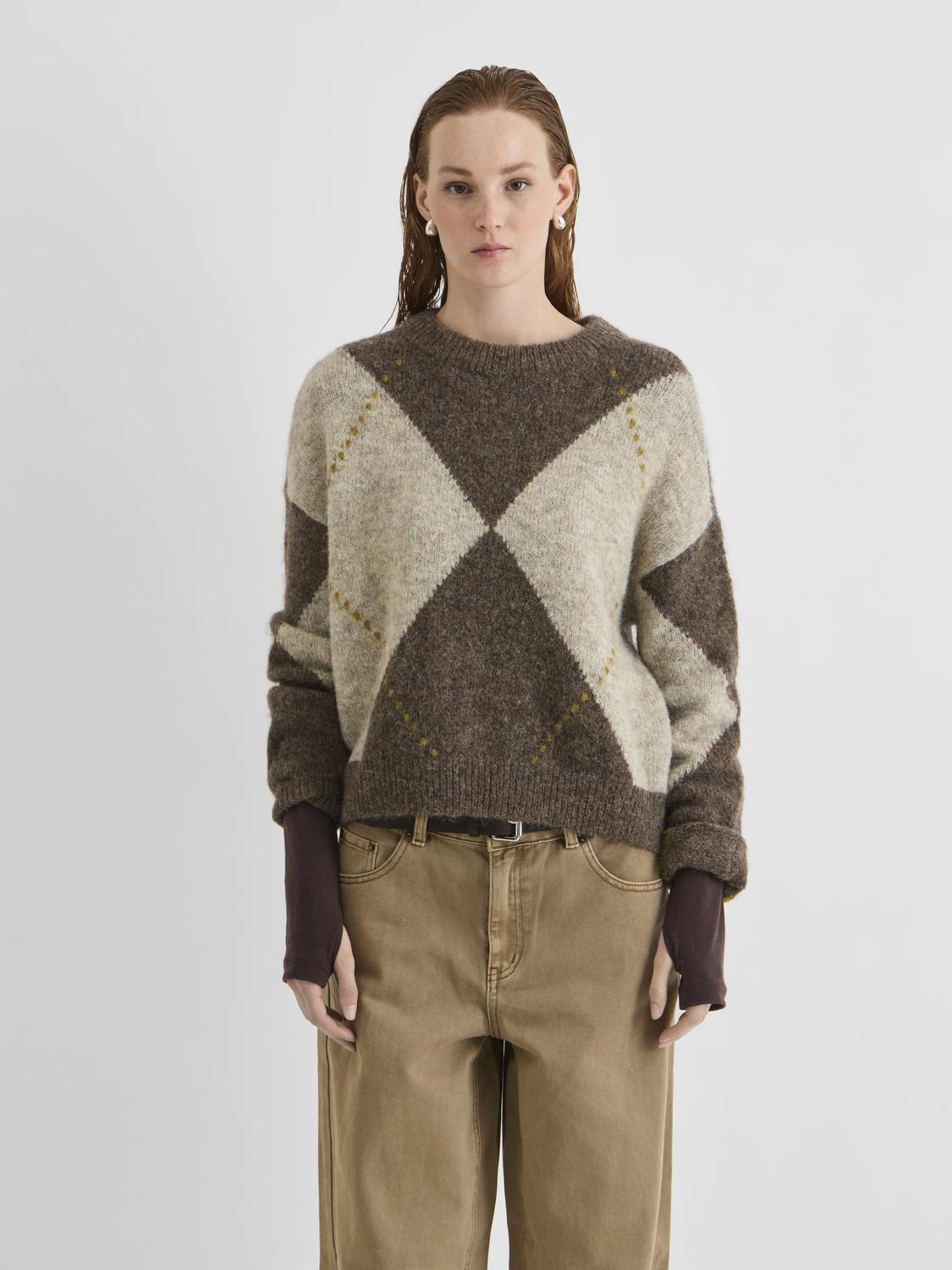 model_shot-front