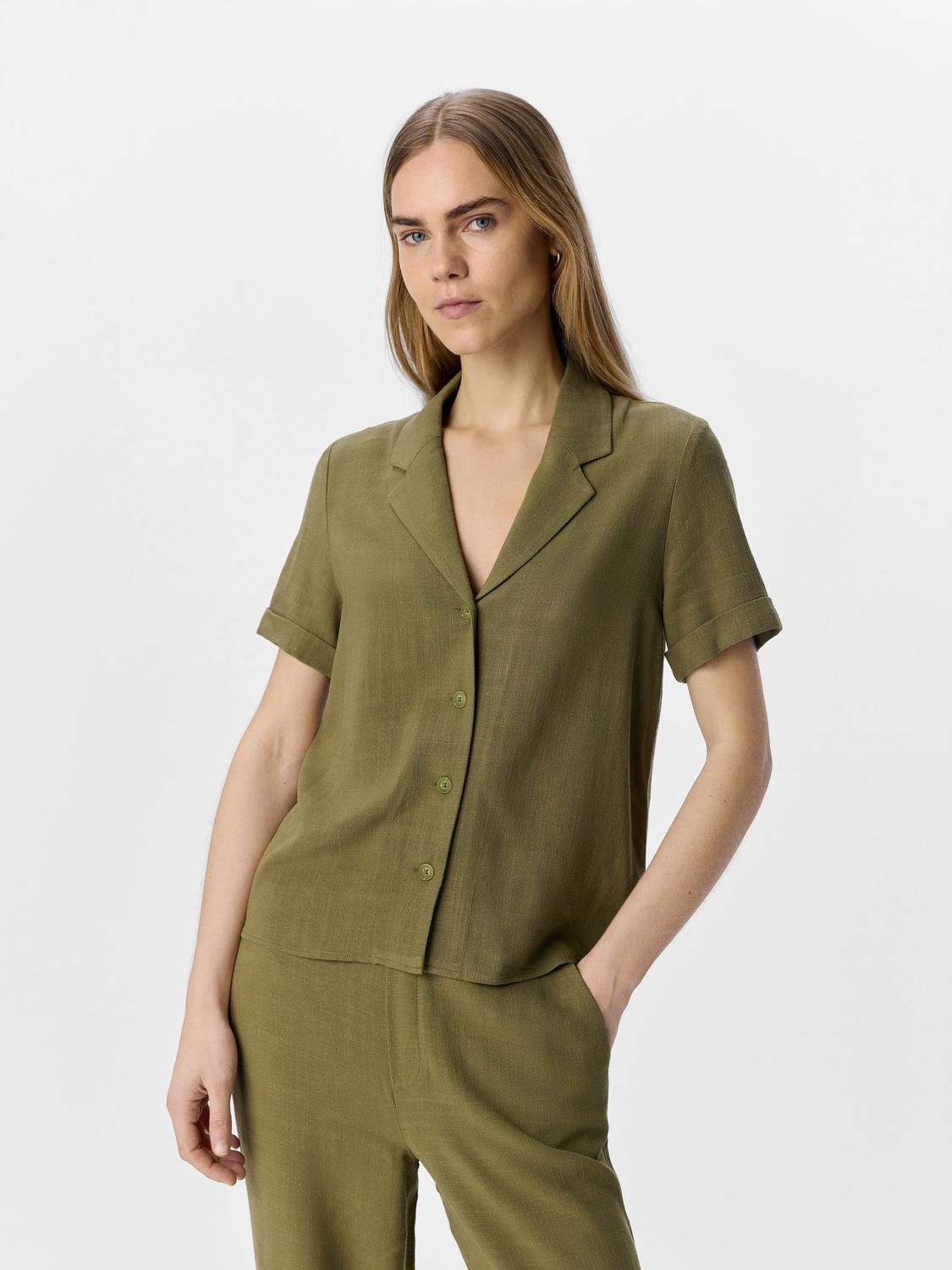 model_shot-front