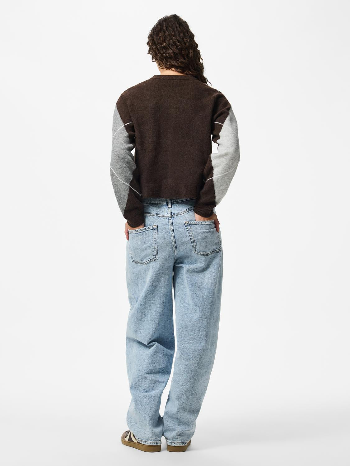 model_shot-back