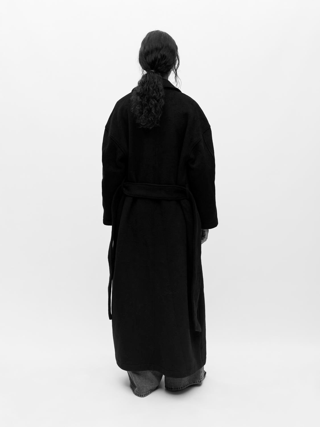 model_shot-back