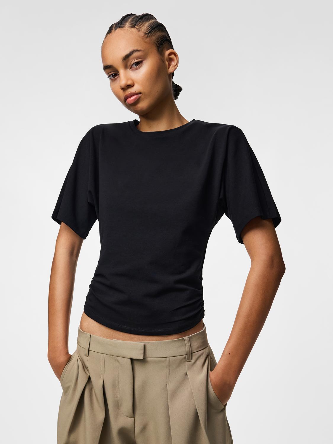model_shot-front