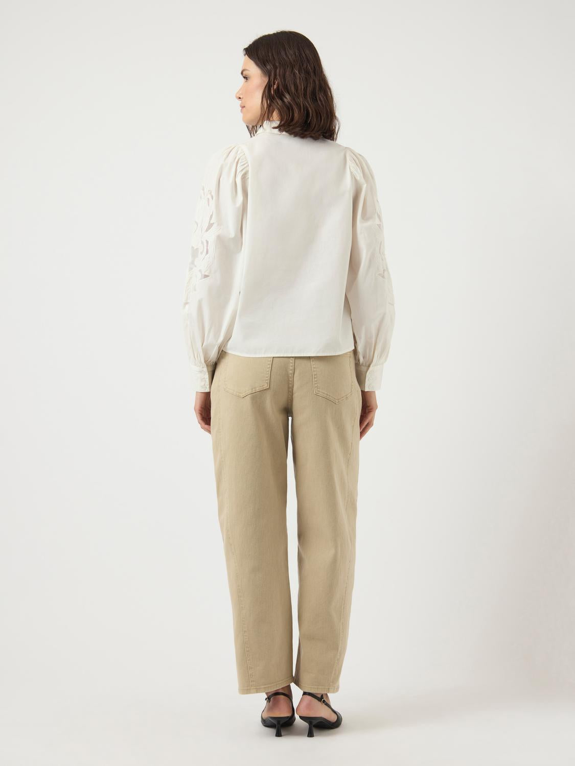 model_shot-back