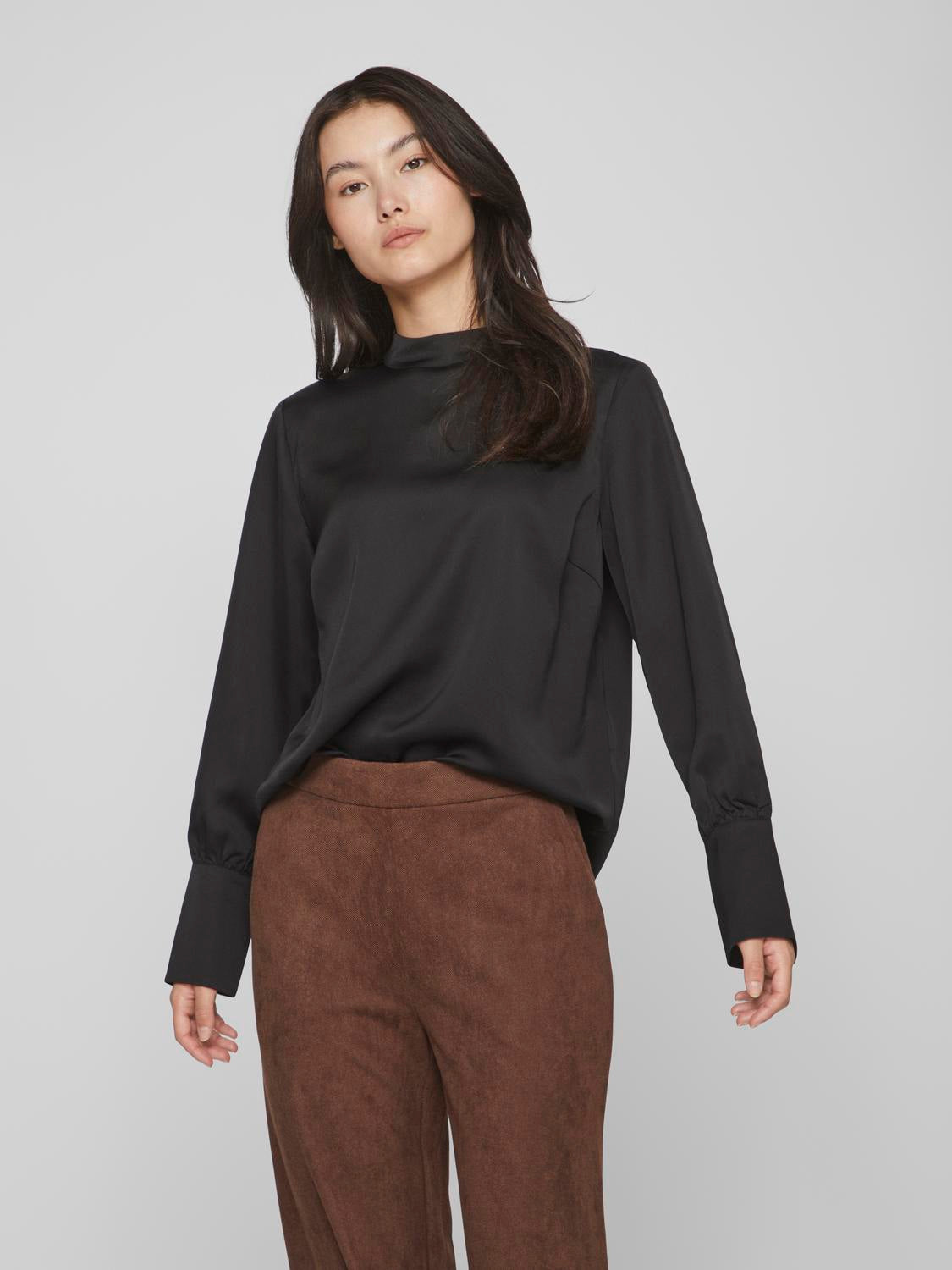 VIELLETTE Shirts - Black